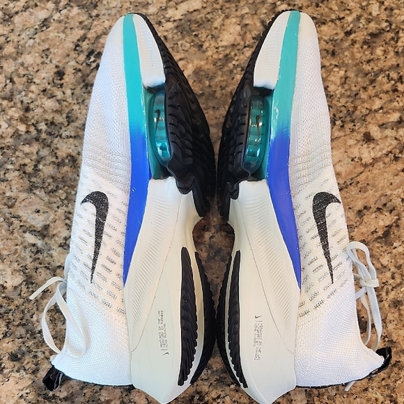 Nike Air Zoom Tempo Next% Flyknit White Hyper Violet - Picture 3 of 7